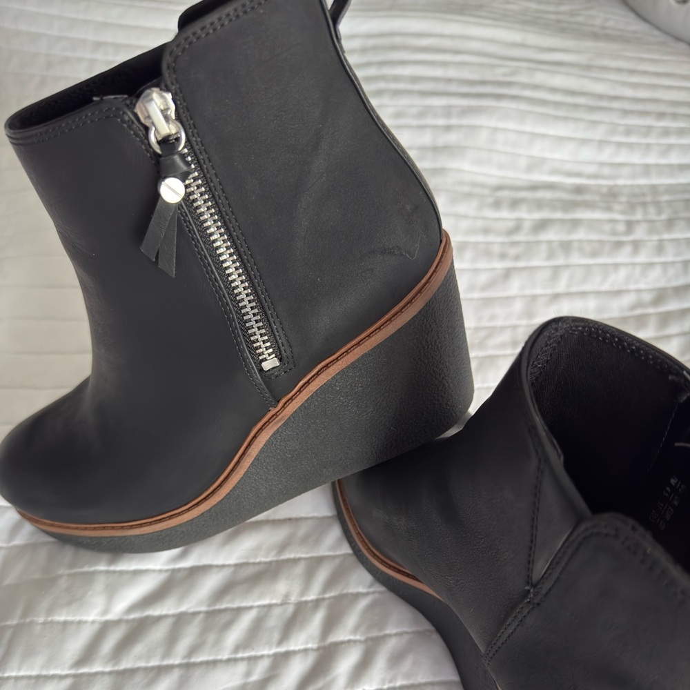 Wedge booties - size 7M - Dr Scholls